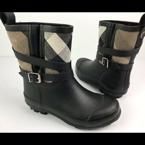 Woman Burberry Holloway Nova Check Rain Boots true to size 37